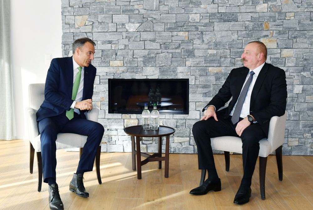 Prezident İlham Əliyev Davosda BP Qrupunun baş icraçı direktoru ilə Azərbaycanın enerji layihələrinin genişləndirilməsi məsələlərini müzakirə edib (FOTO/VİDEO)