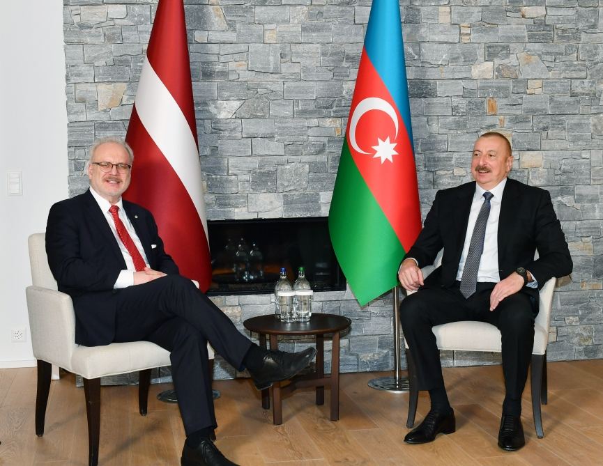 Prezident İlham Əliyevin Davosda Latviya Prezidenti ilə görüşü olub (FOTO/VİDEO) (YENİLƏNİB)