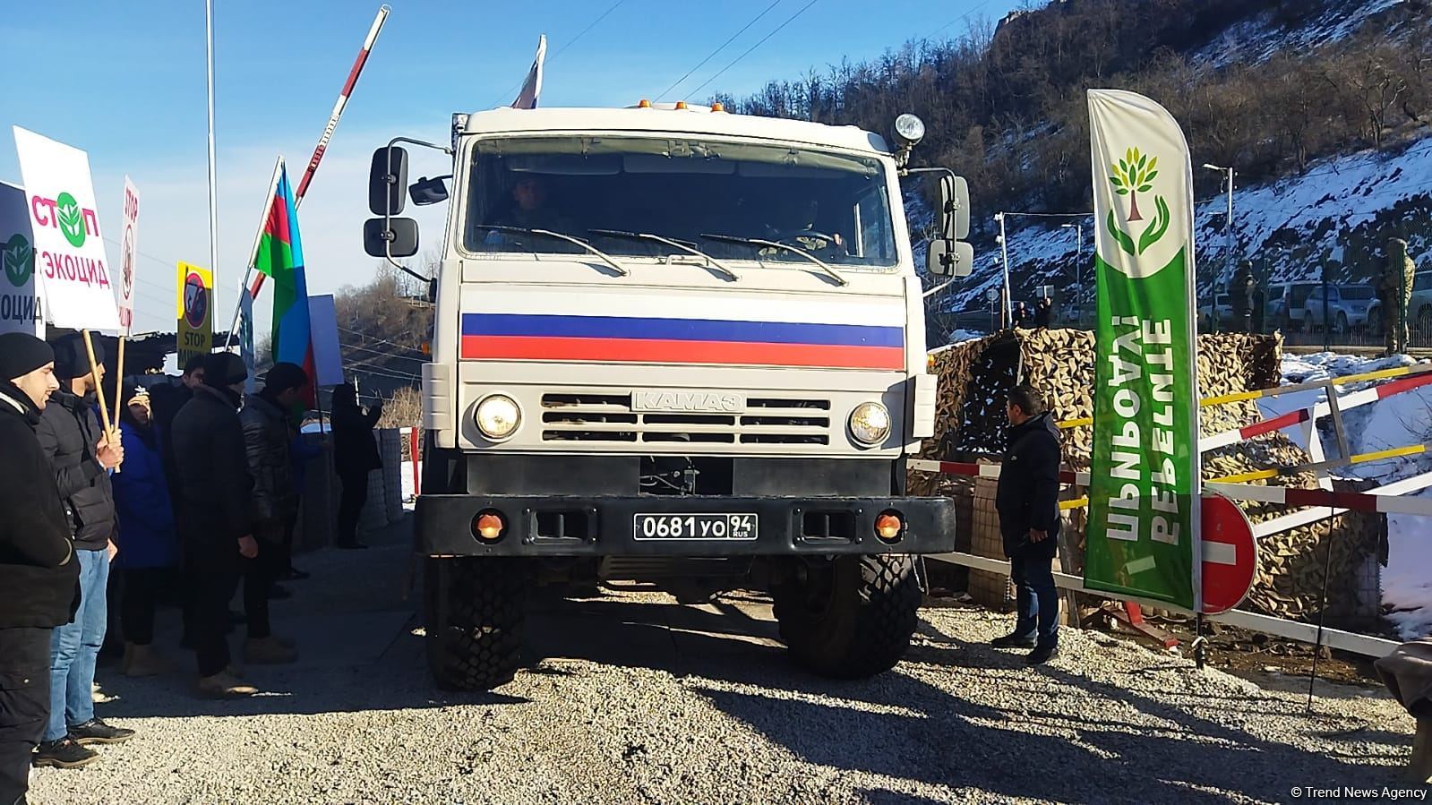 Sülhməramlılara aid avtomobillər növbəti dəfə Laçın yolundan maneəsiz şəkildə keçib (FOTO)