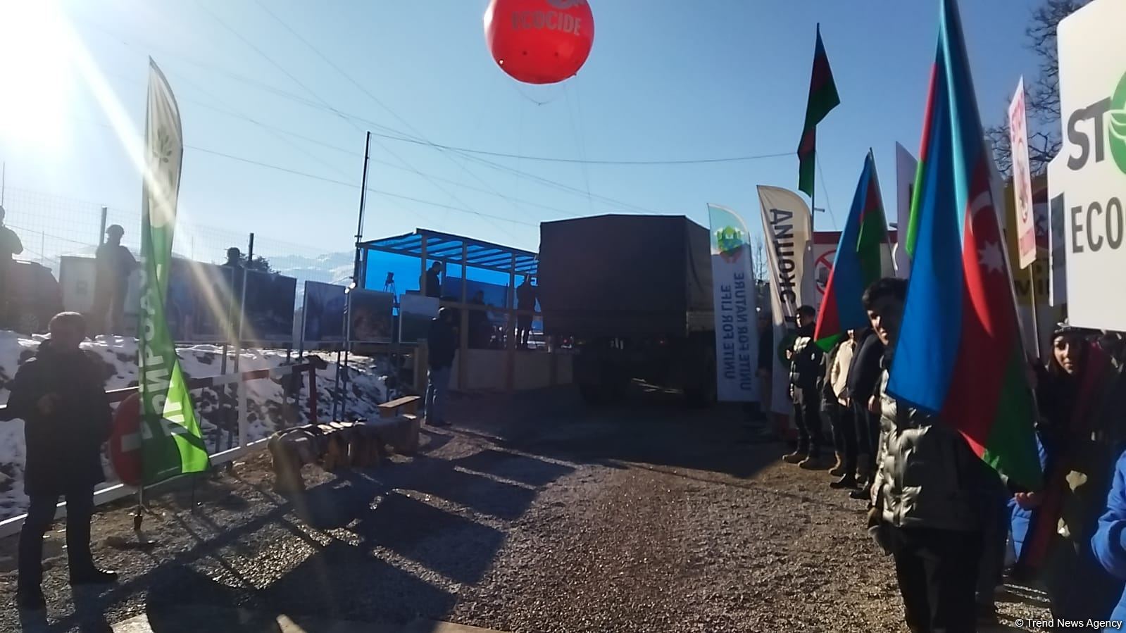 Sülhməramlılara aid avtomobillər növbəti dəfə Laçın yolundan maneəsiz şəkildə keçib (FOTO)