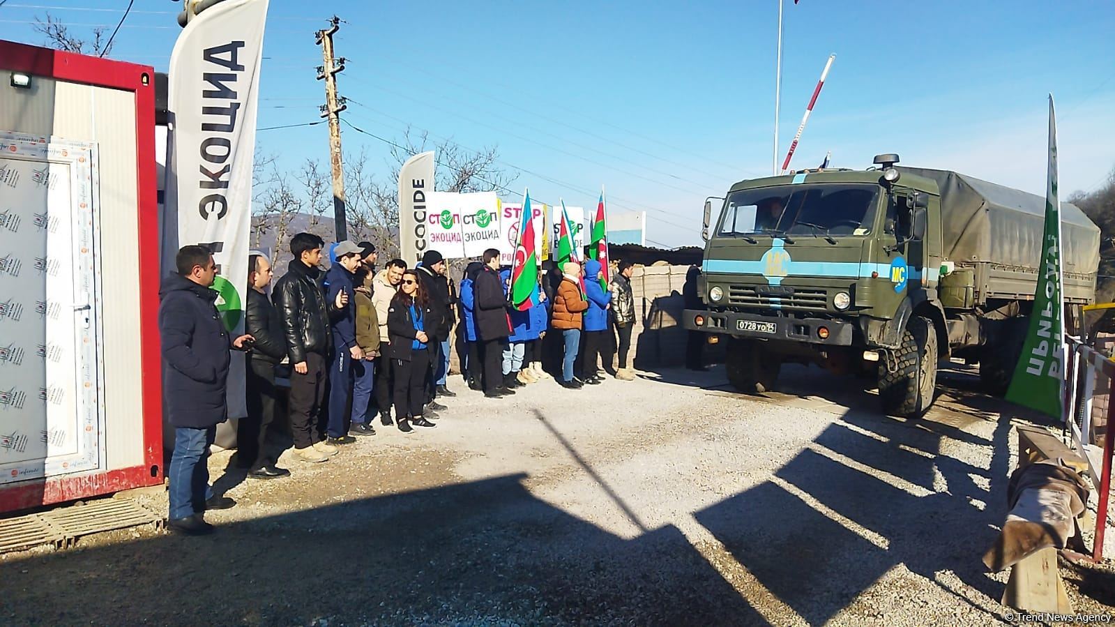 Rusiya sülhməramlılarına məxsus altı yük avtomobili Laçın yolundan keçib (FOTO)