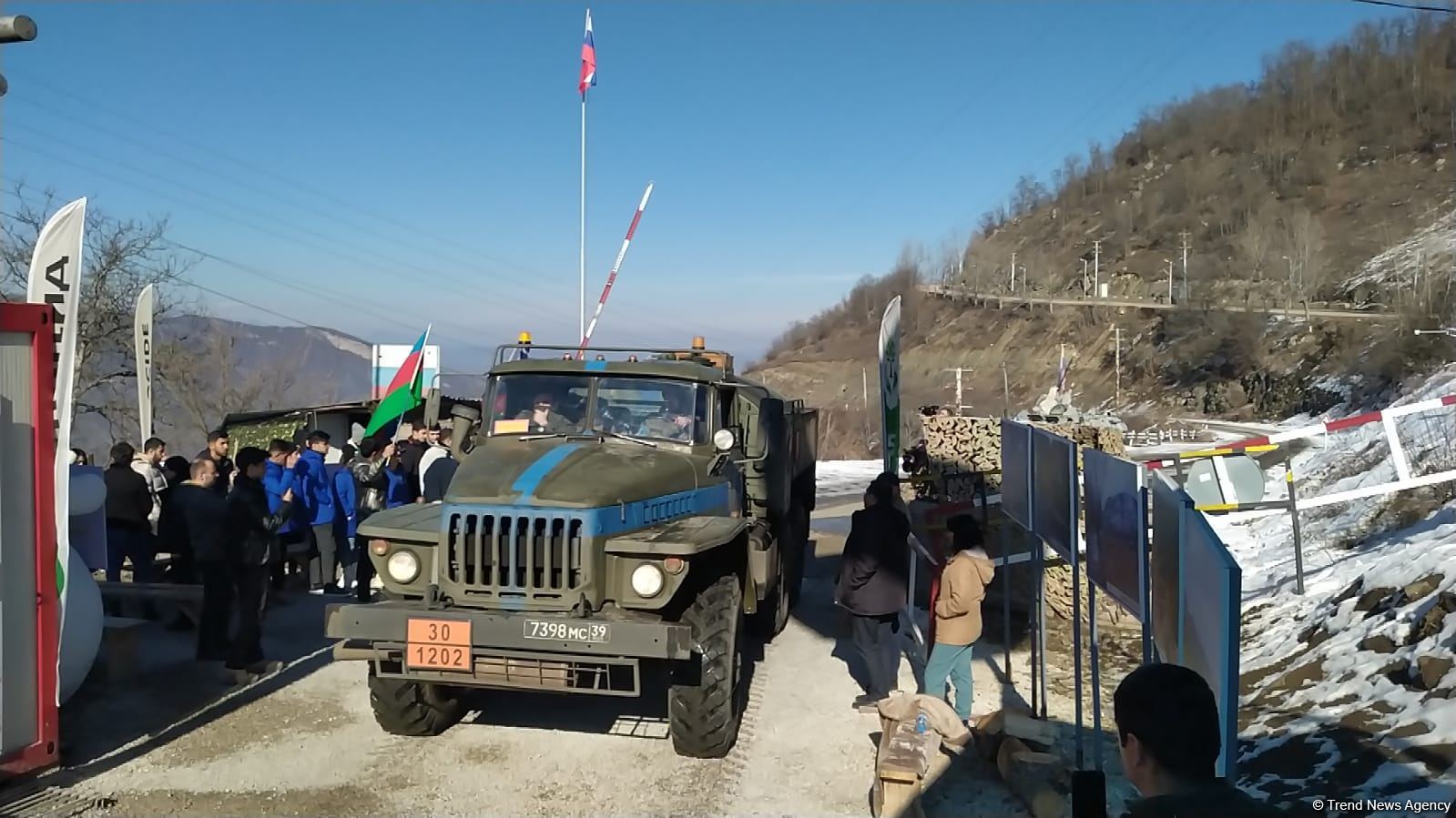 Bu gün 19 avtomobil maneəsiz Laçın yolundan keçib (FOTO)