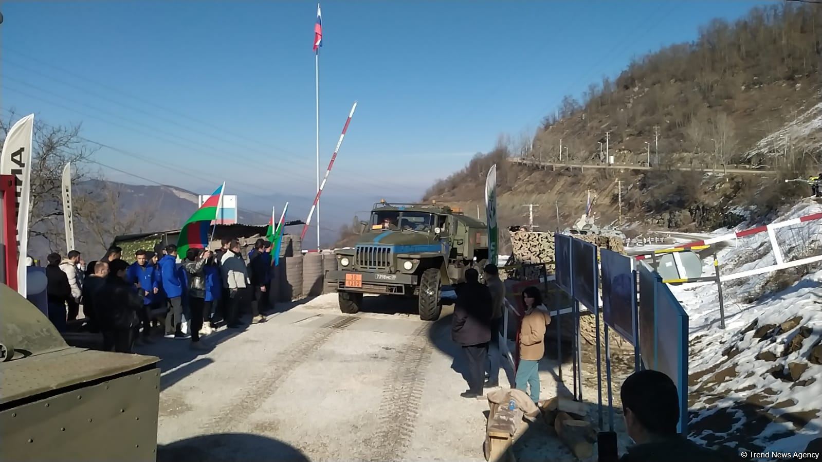 Bu gün 19 avtomobil maneəsiz Laçın yolundan keçib (FOTO)