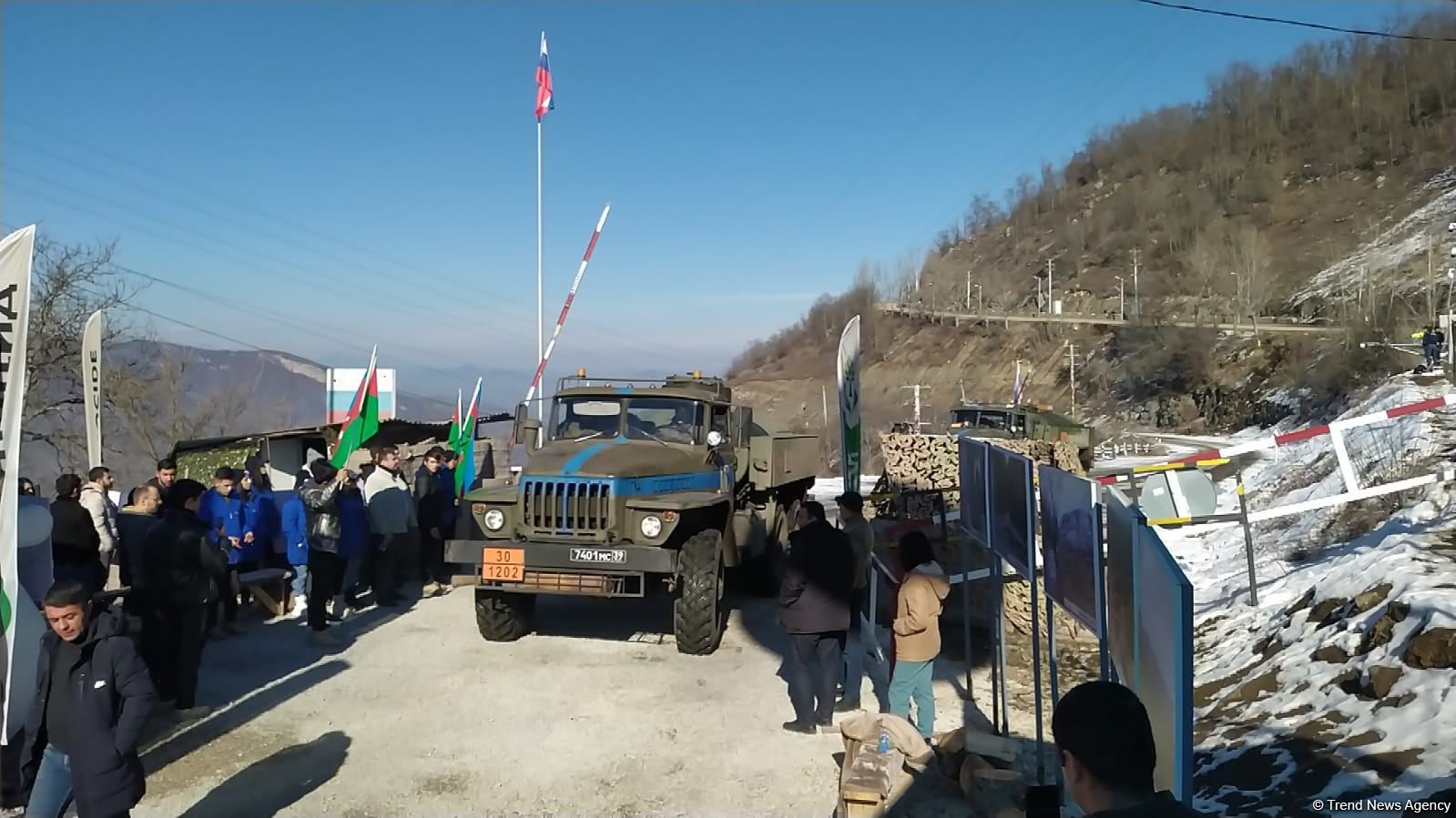 Bu gün 19 avtomobil maneəsiz Laçın yolundan keçib (FOTO)
