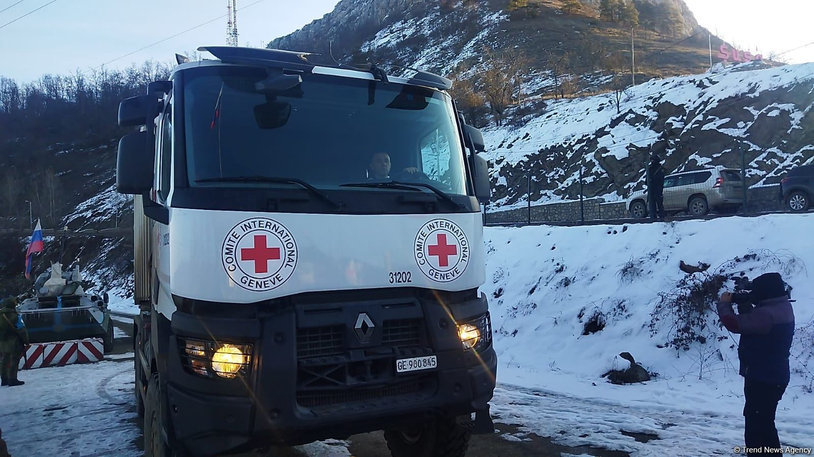BQXK-ya məxsus avtomobillər Laçın yolundan keçib (FOTO)