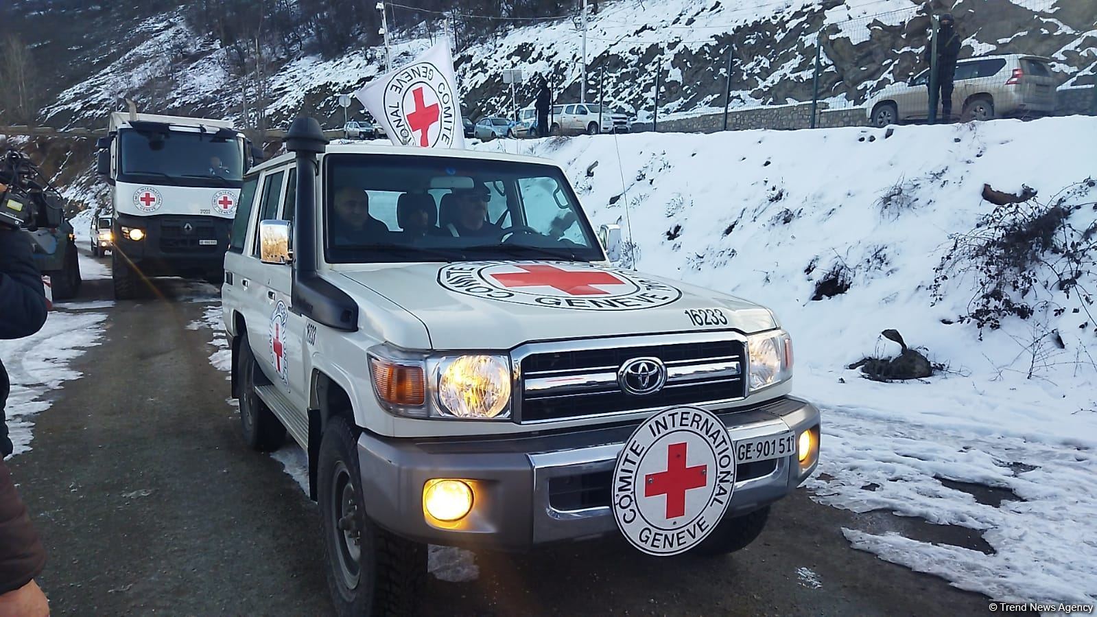 BQXK-ya məxsus avtomobillər Laçın yolundan keçib (FOTO)