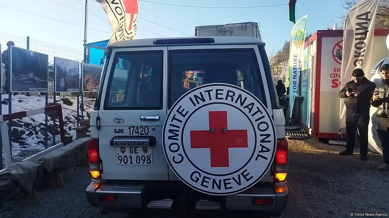 BQXK-ya məxsus avtomobillər Laçın yolundan keçib (FOTO)