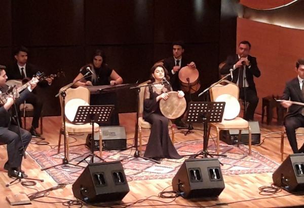 “Muğam axşamları” konsertində “Bayatı Kürd” və “Qatar” muğamları gənc xanəndələrin ifasında təqdim olunub (FOTO)