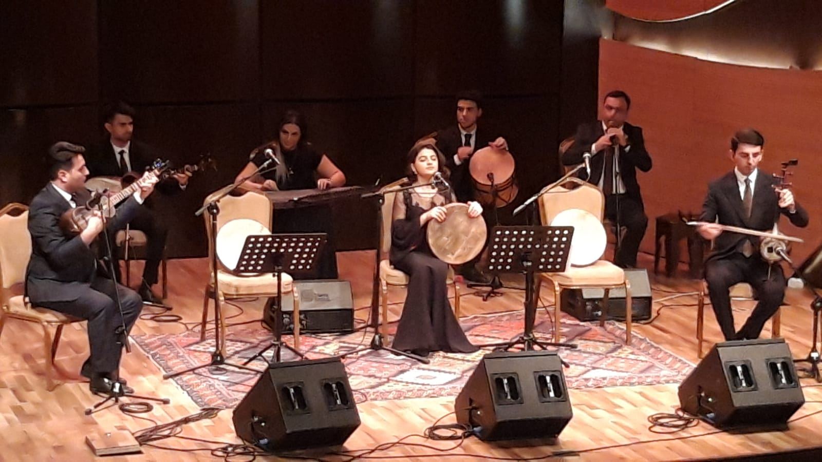 “Muğam axşamları” konsertində “Bayatı Kürd” və “Qatar” muğamları gənc xanəndələrin ifasında təqdim olunub (FOTO)
