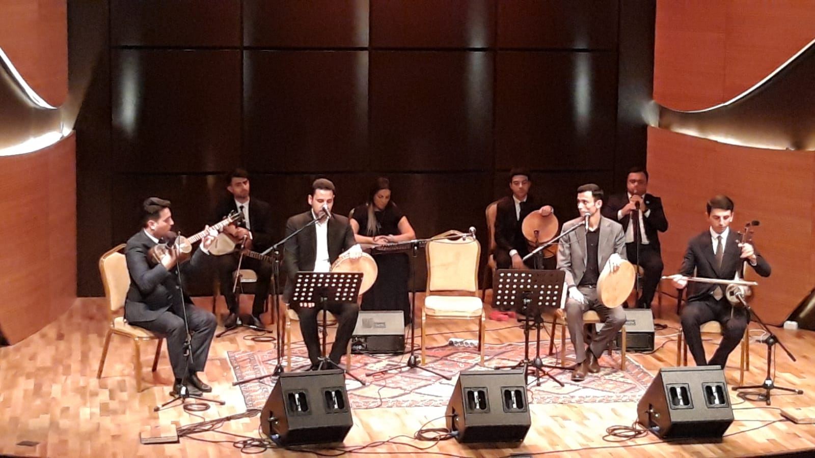 “Muğam axşamları” konsertində “Bayatı Kürd” və “Qatar” muğamları gənc xanəndələrin ifasında təqdim olunub (FOTO)