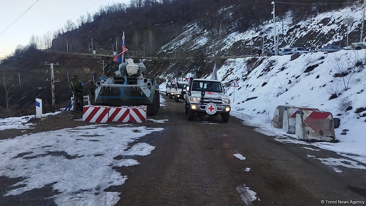 BQXK-ya məxsus avtomobillər Laçın yolundan keçib (FOTO)