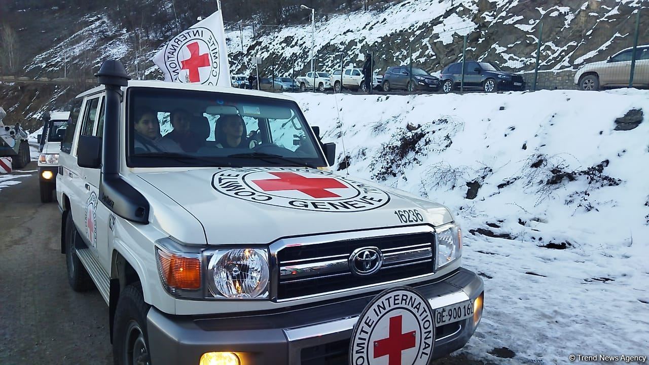 BQXK-ya məxsus avtomobillər Laçın yolundan keçib (FOTO)