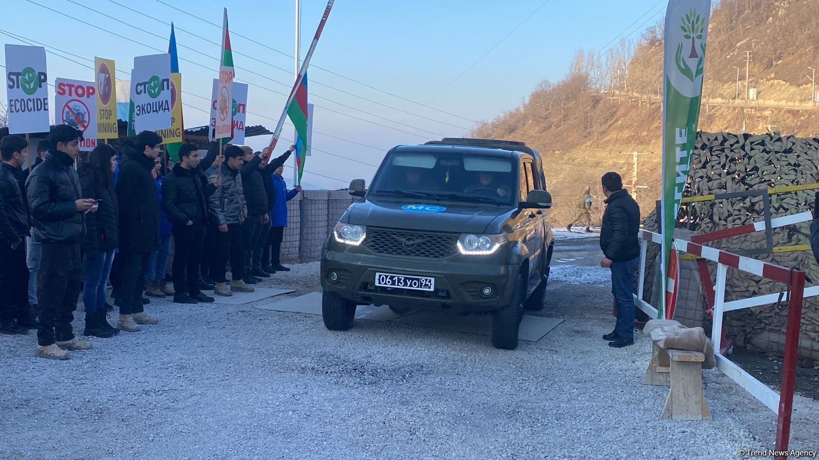 Rusiya sülhməramlılarına məxsus daha 17 avtomobil Laçın yolundan keçib (FOTO)