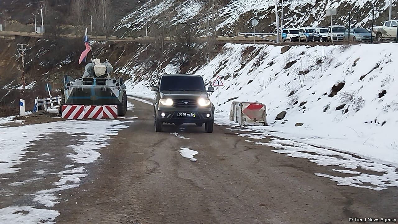 Rusiya sülhməramlılarına məxsus 14 avtomobil Laçın yolundan keçib (FOTO)