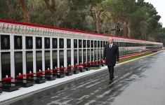 Prezident İlham Əliyev 20 Yanvar faciəsinin 33-cü ildönümü ilə əlaqədar Şəhidlər xiyabanını ziyarət edib (FOTO/VİDEO) (YENİLƏNİB)