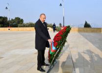 Prezident İlham Əliyev 20 Yanvar faciəsinin 33-cü ildönümü ilə əlaqədar Şəhidlər xiyabanını ziyarət edib (FOTO/VİDEO) (YENİLƏNİB)