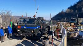 Sülhməramlılara aid 10 maşın Laçın yolundan maneəsiz keçib (FOTO)
