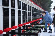 Azərbaycan xalqı, dövlət və hökumət rəsmiləri 20 Yanvar faciəsi qurbanlarının əziz xatirəsini yad edir (FOTO)
