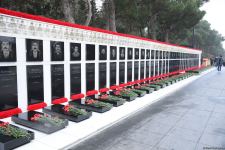 Azərbaycan xalqı, dövlət və hökumət rəsmiləri 20 Yanvar faciəsi qurbanlarının əziz xatirəsini yad edir (FOTO)