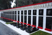Azərbaycan xalqı, dövlət və hökumət rəsmiləri 20 Yanvar faciəsi qurbanlarının əziz xatirəsini yad edir (FOTO)