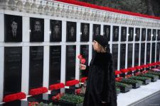 Azərbaycan xalqı, dövlət və hökumət rəsmiləri 20 Yanvar faciəsi qurbanlarının əziz xatirəsini yad edir (FOTO)