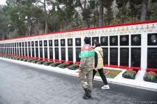 Azərbaycan xalqı, dövlət və hökumət rəsmiləri 20 Yanvar faciəsi qurbanlarının əziz xatirəsini yad edir (FOTO)