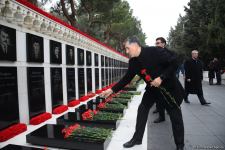 Azərbaycan xalqı, dövlət və hökumət rəsmiləri 20 Yanvar faciəsi qurbanlarının əziz xatirəsini yad edir (FOTO)