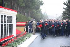 Azərbaycan xalqı, dövlət və hökumət rəsmiləri 20 Yanvar faciəsi qurbanlarının əziz xatirəsini yad edir (FOTO)