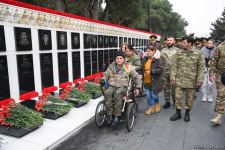 Azərbaycan xalqı, dövlət və hökumət rəsmiləri 20 Yanvar faciəsi qurbanlarının əziz xatirəsini yad edir (FOTO)