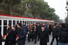 Azərbaycan xalqı, dövlət və hökumət rəsmiləri 20 Yanvar faciəsi qurbanlarının əziz xatirəsini yad edir (FOTO)