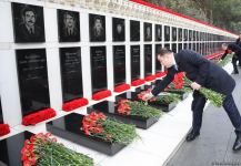 Azərbaycan xalqı, dövlət və hökumət rəsmiləri 20 Yanvar faciəsi qurbanlarının əziz xatirəsini yad edir (FOTO)