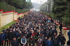 Azərbaycan xalqı, dövlət və hökumət rəsmiləri 20 Yanvar faciəsi qurbanlarının əziz xatirəsini yad edir (FOTO)