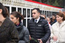Azərbaycan xalqı, dövlət və hökumət rəsmiləri 20 Yanvar faciəsi qurbanlarının əziz xatirəsini yad edir (FOTO)