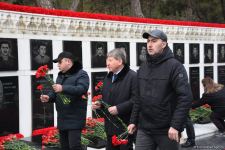 Azərbaycan xalqı, dövlət və hökumət rəsmiləri 20 Yanvar faciəsi qurbanlarının əziz xatirəsini yad edir (FOTO)