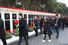 Azərbaycan xalqı, dövlət və hökumət rəsmiləri 20 Yanvar faciəsi qurbanlarının əziz xatirəsini yad edir (FOTO)