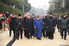 Azərbaycan xalqı, dövlət və hökumət rəsmiləri 20 Yanvar faciəsi qurbanlarının əziz xatirəsini yad edir (FOTO)