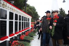 Azərbaycan xalqı, dövlət və hökumət rəsmiləri 20 Yanvar faciəsi qurbanlarının əziz xatirəsini yad edir (FOTO)