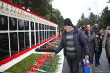 Azərbaycan xalqı, dövlət və hökumət rəsmiləri 20 Yanvar faciəsi qurbanlarının əziz xatirəsini yad edir (FOTO)