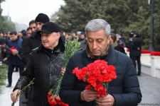 Azərbaycan xalqı, dövlət və hökumət rəsmiləri 20 Yanvar faciəsi qurbanlarının əziz xatirəsini yad edir (FOTO)