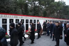 Azərbaycan xalqı, dövlət və hökumət rəsmiləri 20 Yanvar faciəsi qurbanlarının əziz xatirəsini yad edir (FOTO)