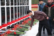 Azərbaycan xalqı, dövlət və hökumət rəsmiləri 20 Yanvar faciəsi qurbanlarının əziz xatirəsini yad edir (FOTO)