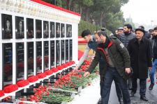 Azərbaycan xalqı, dövlət və hökumət rəsmiləri 20 Yanvar faciəsi qurbanlarının əziz xatirəsini yad edir (FOTO)