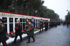 Azərbaycan xalqı, dövlət və hökumət rəsmiləri 20 Yanvar faciəsi qurbanlarının əziz xatirəsini yad edir (FOTO)