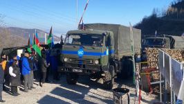 Sülhməramlılara aid 10 maşın Laçın yolundan maneəsiz keçib (FOTO)
