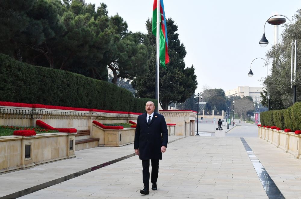 Prezident İlham Əliyev 20 Yanvar faciəsinin 33-cü ildönümü ilə əlaqədar Şəhidlər xiyabanını ziyarət edib (FOTO/VİDEO) (YENİLƏNİB)