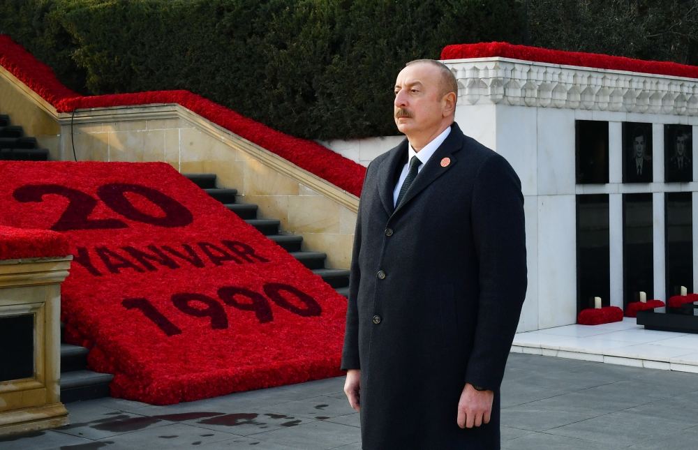 Prezident İlham Əliyev 20 Yanvar faciəsinin 33-cü ildönümü ilə əlaqədar Şəhidlər xiyabanını ziyarət edib (FOTO/VİDEO) (YENİLƏNİB)