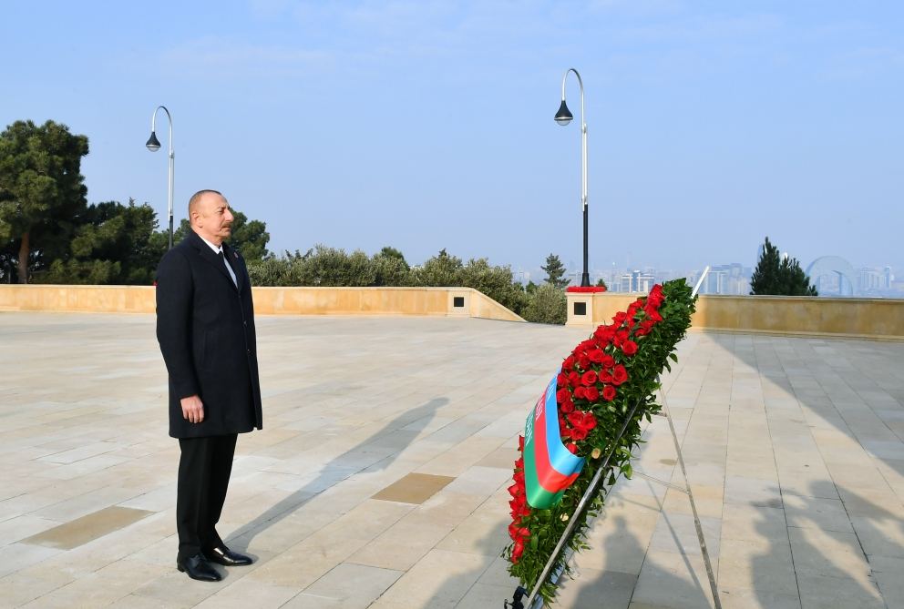 Prezident İlham Əliyev 20 Yanvar faciəsinin 33-cü ildönümü ilə əlaqədar Şəhidlər xiyabanını ziyarət edib (FOTO/VİDEO) (YENİLƏNİB)