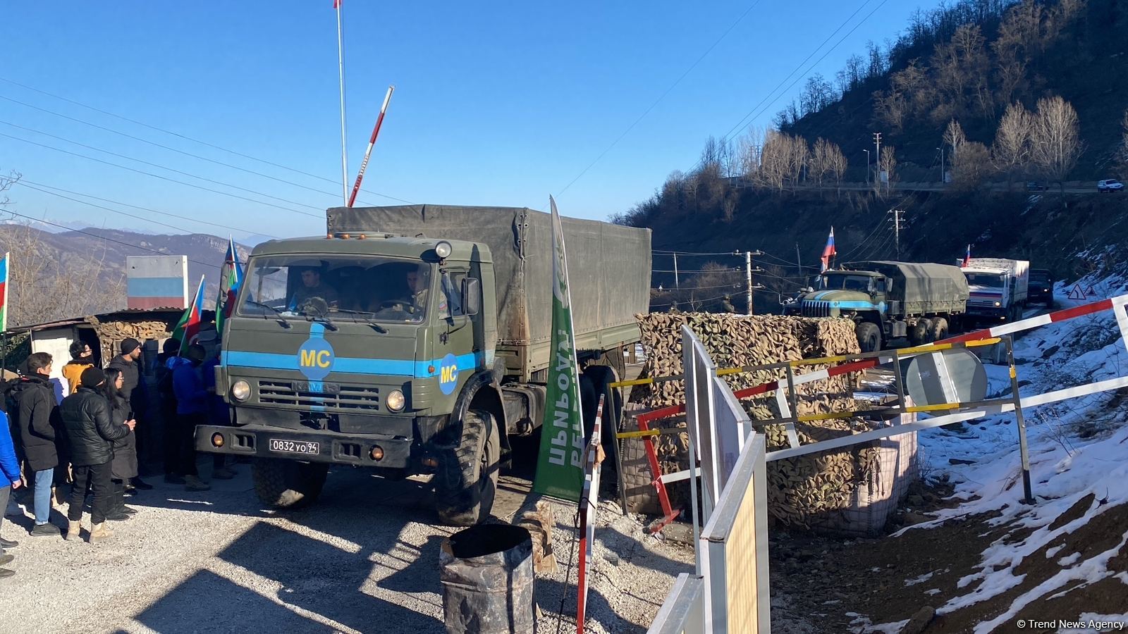 Sülhməramlılara aid 10 maşın Laçın yolundan maneəsiz keçib (FOTO)