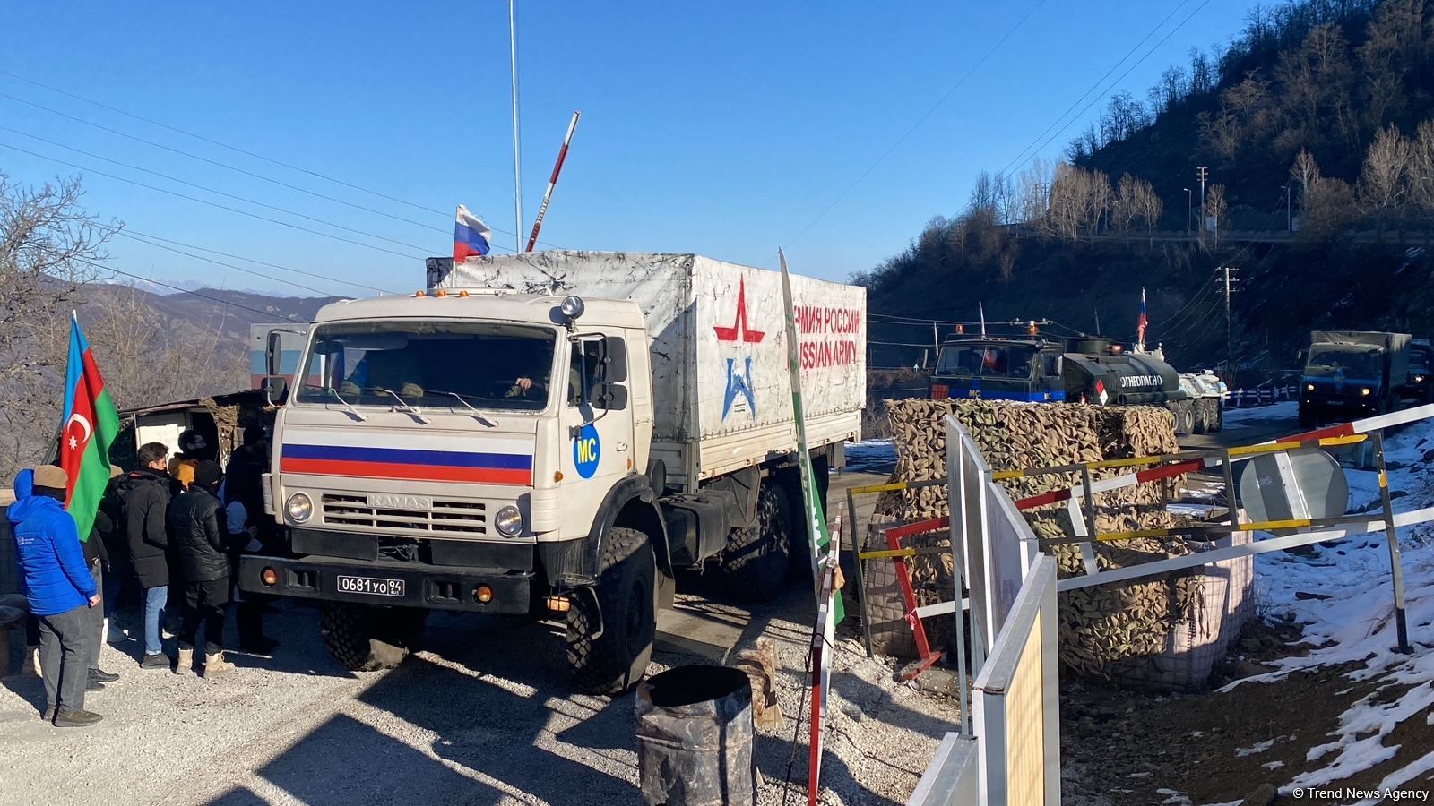 Sülhməramlılara aid 10 maşın Laçın yolundan maneəsiz keçib (FOTO)
