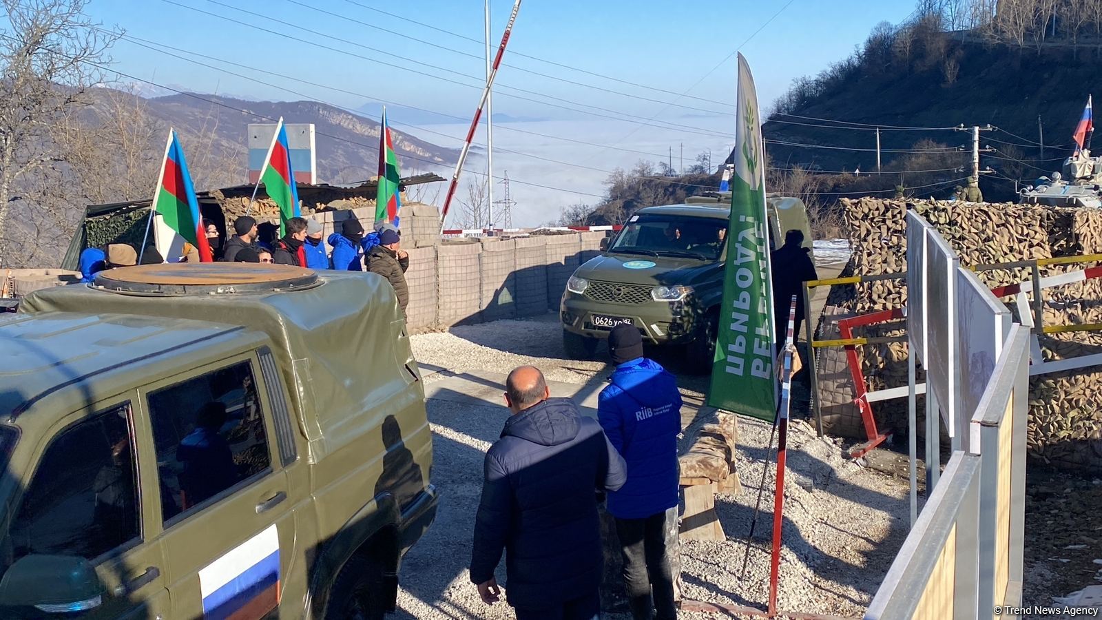 Sülhməramlılara aid 10 maşın Laçın yolundan maneəsiz keçib (FOTO)